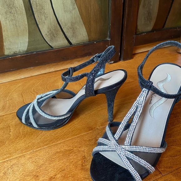 Nina Black/silver Dress Heels, size 7M - Picture 3 of 7